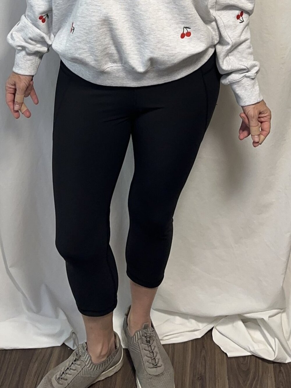 Old Navy Active Go-Dry Elevate Black Cropped Leggings with Side Pockets (Large)